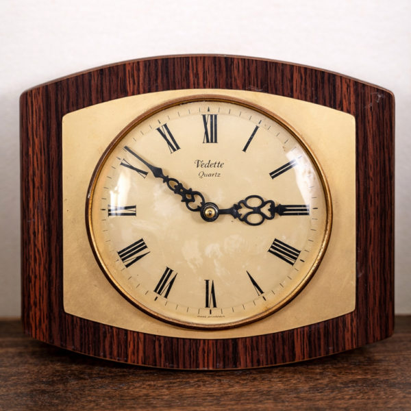 Horloge de Table Vintage Mid-Century en Bois | Design Élégant Maroc