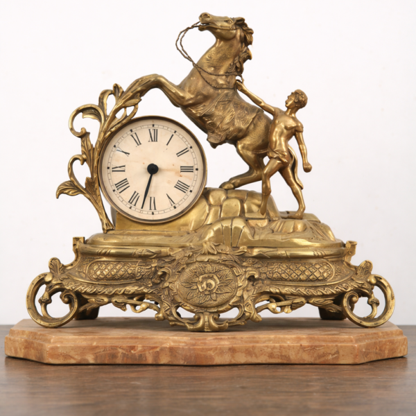 Pendule Sculptée Dorée Ancienne | Style Vintage - Rare.ma